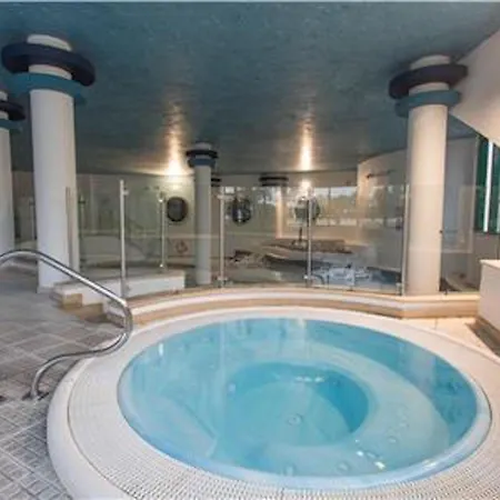 Perfect 1 Bedroom Apartament